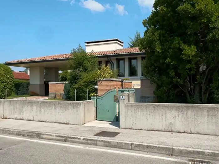 Casa con 5 locali in vendita in Via Giuseppe Ungaretti, Godega Di Sant'Urbano