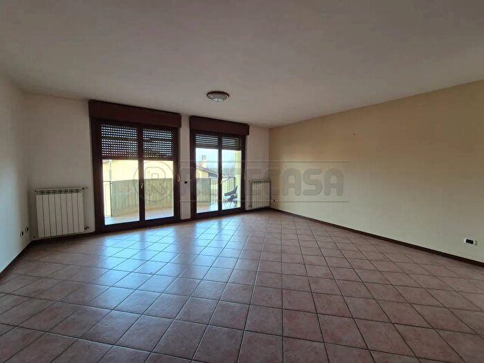 Appartamento trilocale in vendita in Via Ostiano, Persico Dosimo