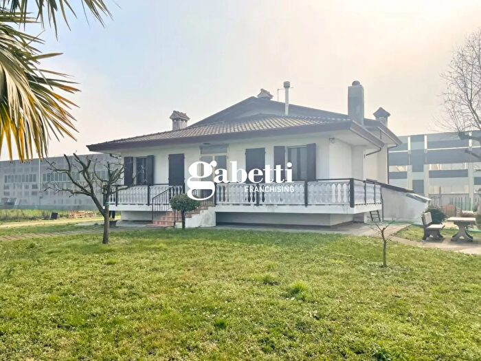 Casa con 5 locali in vendita in Candiana