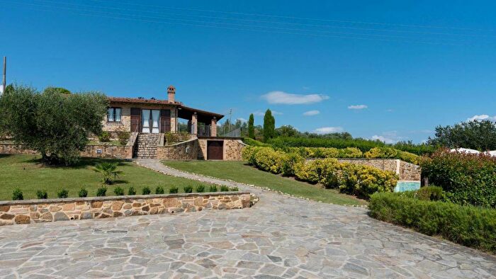 Casa con 5 locali in vendita in Volterra