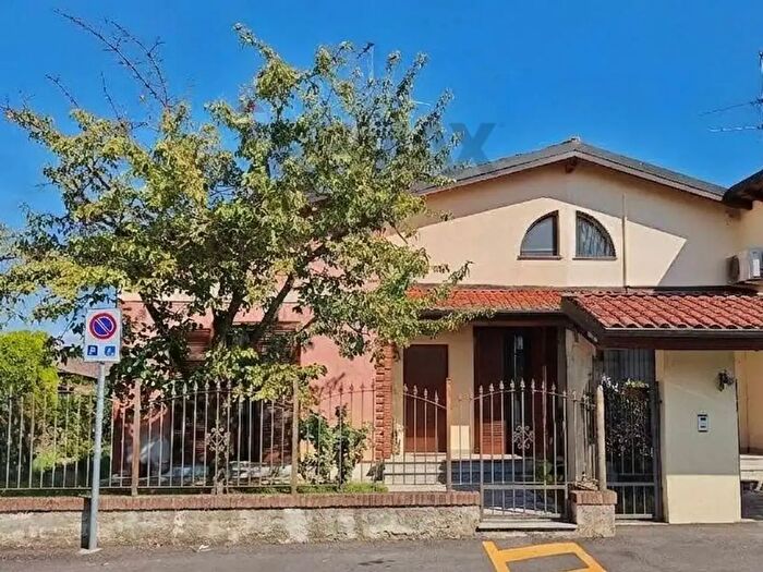Casa trilocale in vendita in Via Manzoni, Pavia