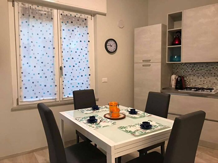 Appartamento trilocale in affitto in Centro, Noli