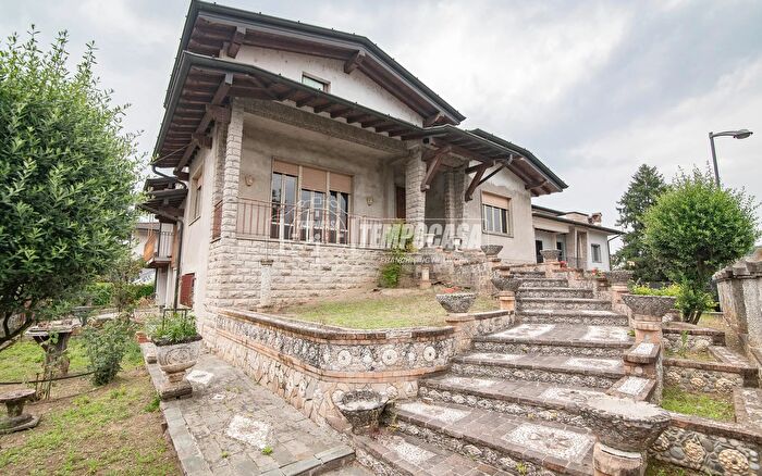 Casa con 5 locali in vendita in Largo Papa Giovanni XXIII, Mozzanica