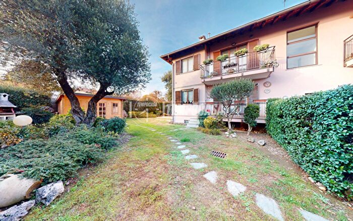 Appartamento trilocale in vendita in Via dei Caduti, Olgiate Comasco