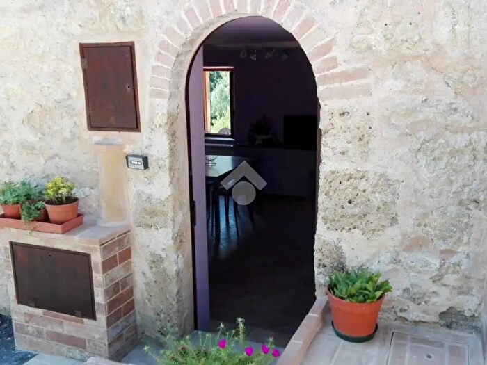 Casa trilocale in affitto in Via Leggiana, Foligno