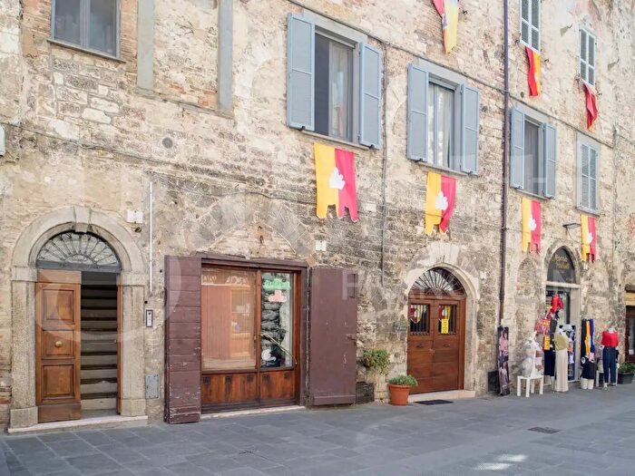 Appartamento con 5 locali in vendita in Via Vantaggi, Gubbio