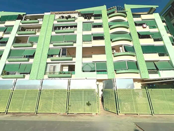 Appartamento trilocale in vendita in Via Antonio Violante, Barletta