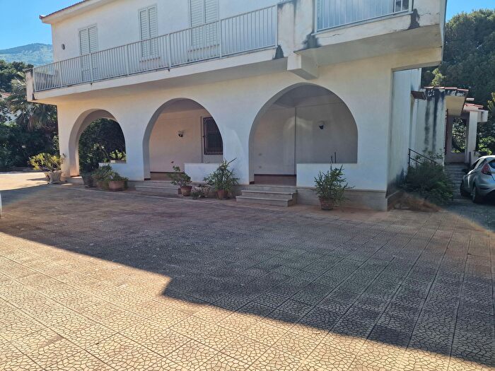 Casa con 13 locali in vendita in Via Agnelleria, Carini