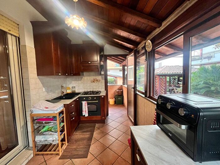 Appartamento quadrilocale in affitto in Via Cannaroli, Borghesiana, Roma