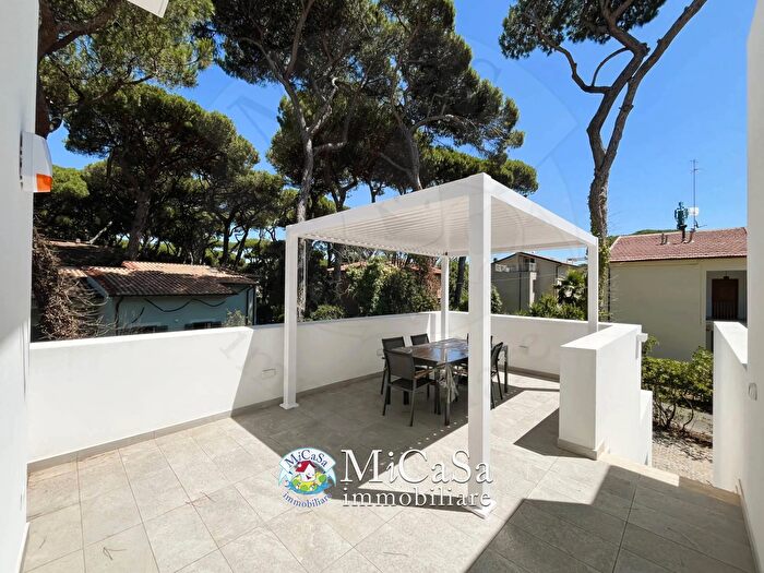 Appartamento trilocale in affitto in Via degli Alberi, Pisa