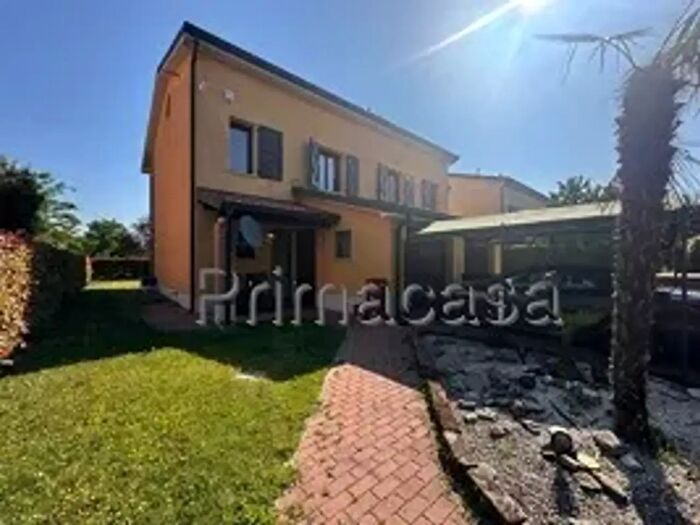 Casa con 5 locali in vendita in Carpi