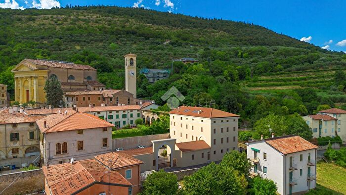 Appartamento bilocale in vendita in Via Clocego, Verona