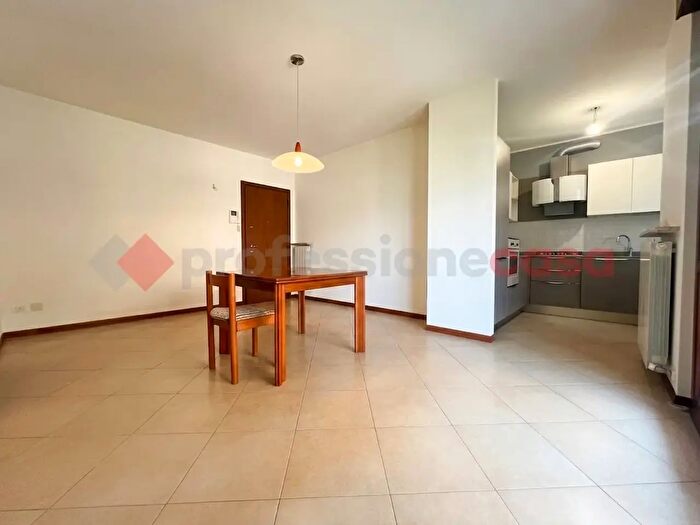 Appartamento trilocale in affitto in Via Giuseppe Corso, Verona