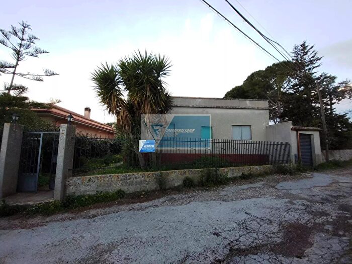 Casa con 5 locali in vendita in Noto