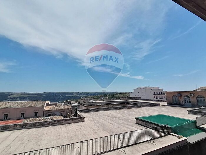 Appartamento con 6 locali in vendita in Via Ecce Homo, Ragusa