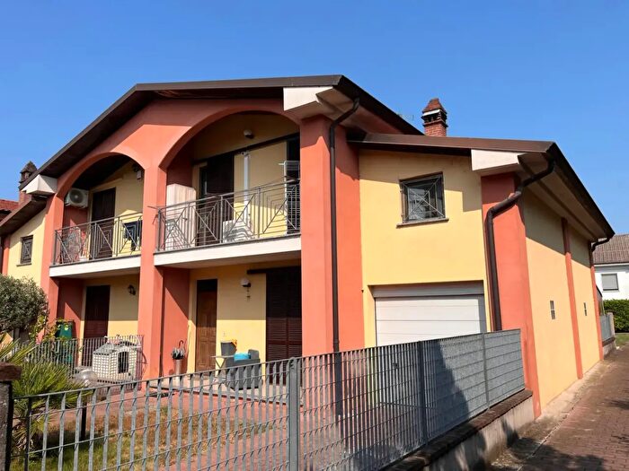 Casa trilocale in vendita in Via Piero Gobetti, Castel San Giovanni