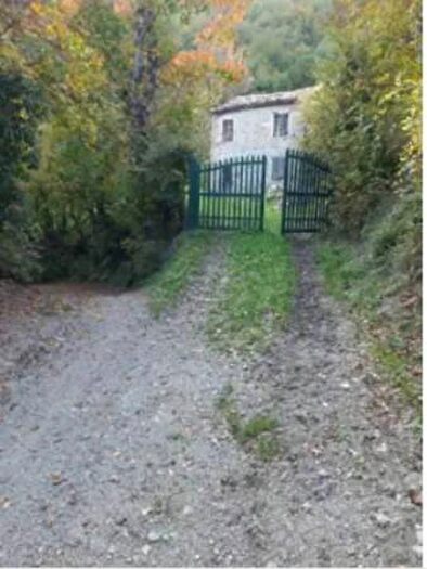 Casa con 6 locali in vendita in Via Scalucchia, Vetto