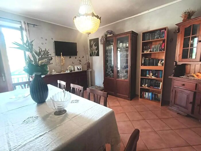 Casa con 6 locali in vendita in a Dogana, Luni