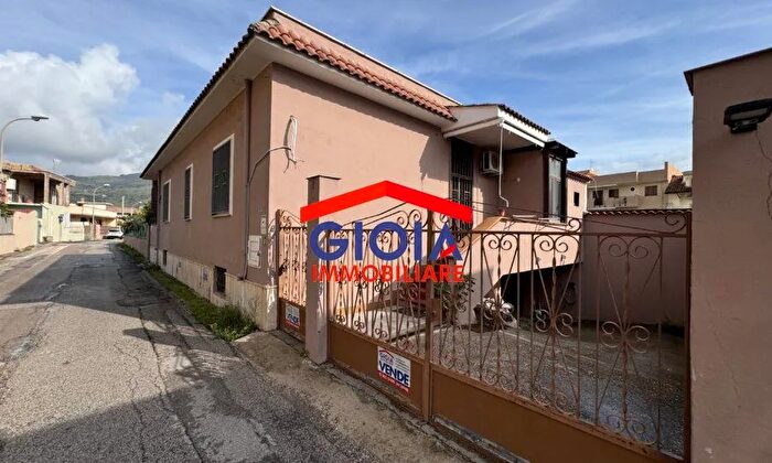 Appartamento in vendita in Via Marsala Mondragone Campania, Mondragone