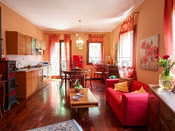 Casa con 6 locali in vendita in Via Sacco, Arcugnano