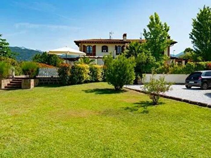 Casa con 6 locali in affitto in Via Alessandro Manzoni, Ripa Pozzi Querceta Ponterosso, Seravezza