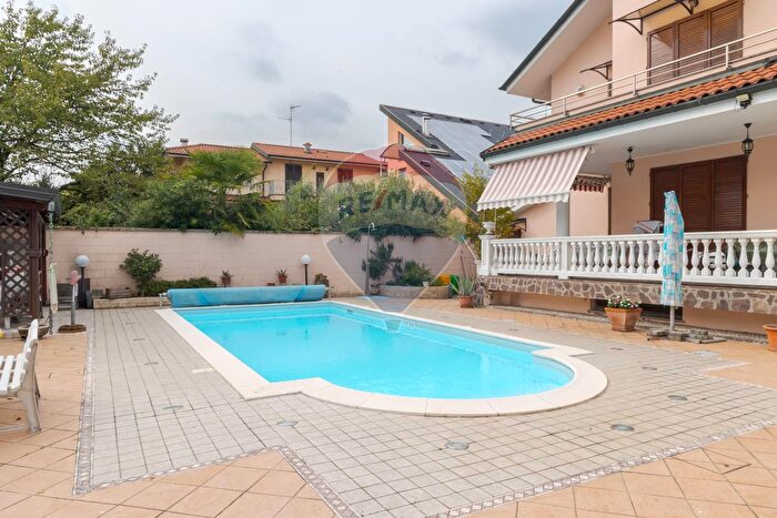 Casa con 11 locali in vendita in Sedriano