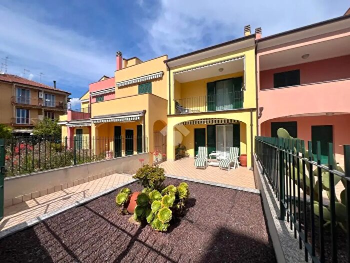 Casa trilocale in vendita in Via Gozzano, Loano