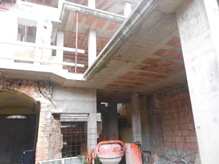 Casa con 7 locali in vendita in Via Napoli, Mondragone