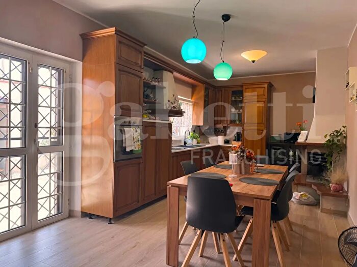 Casa con 5 locali in vendita in Via Emile Zola, Avezzano