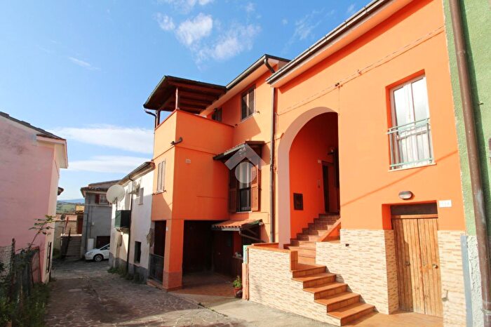 Casa con 6 locali in vendita in Via Montegrappa, Campli