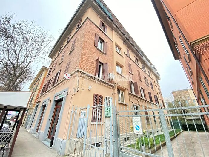 Appartamento trilocale in vendita in Via Franco Bolognese, Bologna