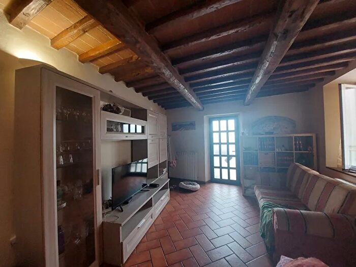 Casa con 6 locali in vendita in Arezzo