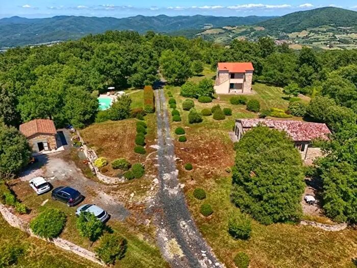 Casa con 7 locali in vendita in Monteverdi Marittimo