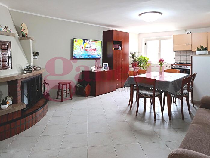 Casa con 5 locali in vendita in Via Amore, Solopaca