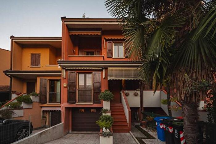 Casa quadrilocale in vendita in Via Girolamo Balugola, Carpi