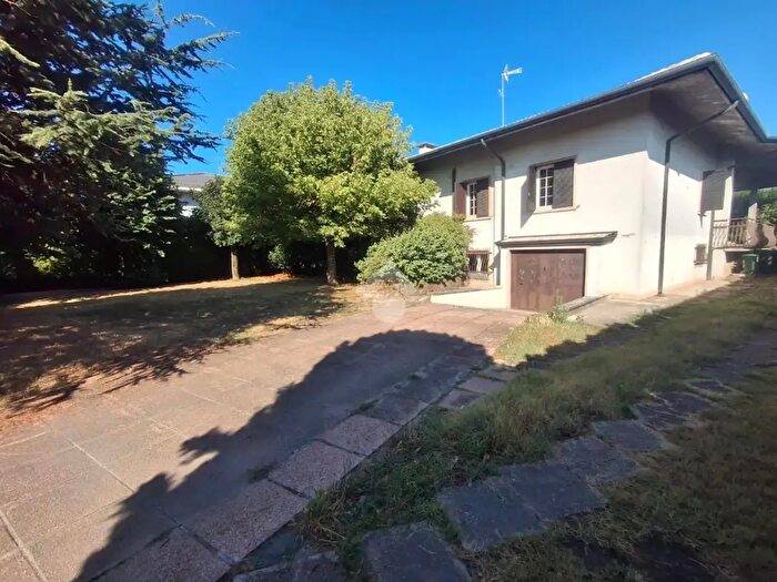 Casa con 6 locali in vendita in Bovolone