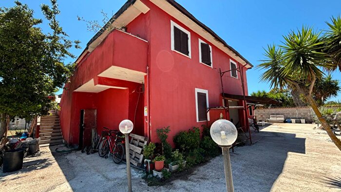 Casa con 6 locali in vendita in Via Serio, Aprilia