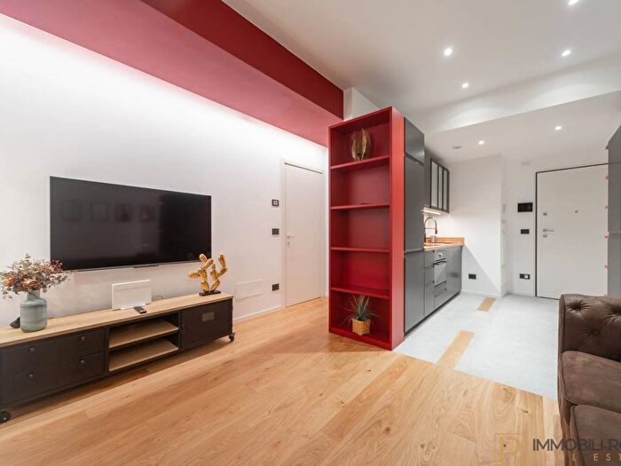 Appartamento trilocale in affitto in Via Ausonio, Corso Genova, Milano