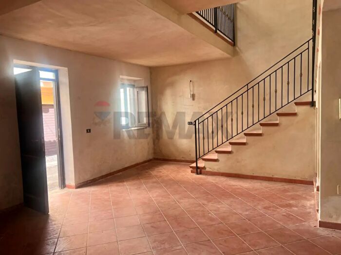 Casa con 6 locali in vendita in Via San Michele, Altavilla Milicia