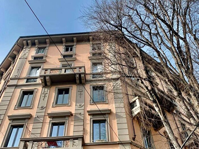 Appartamento trilocale in affitto in via monti, Vincenzo Monti, Milano