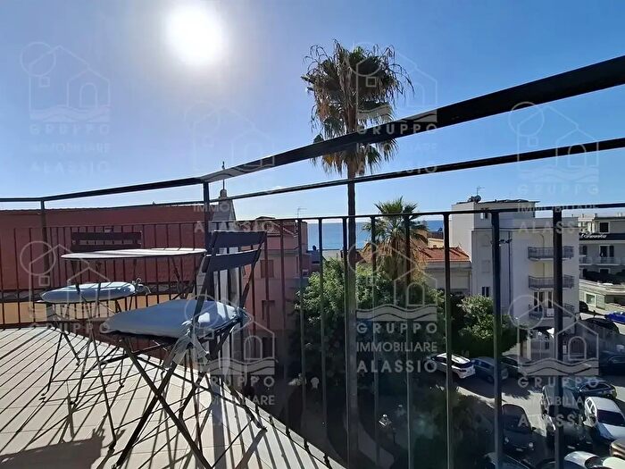 Appartamento quadrilocale in affitto in Alassio