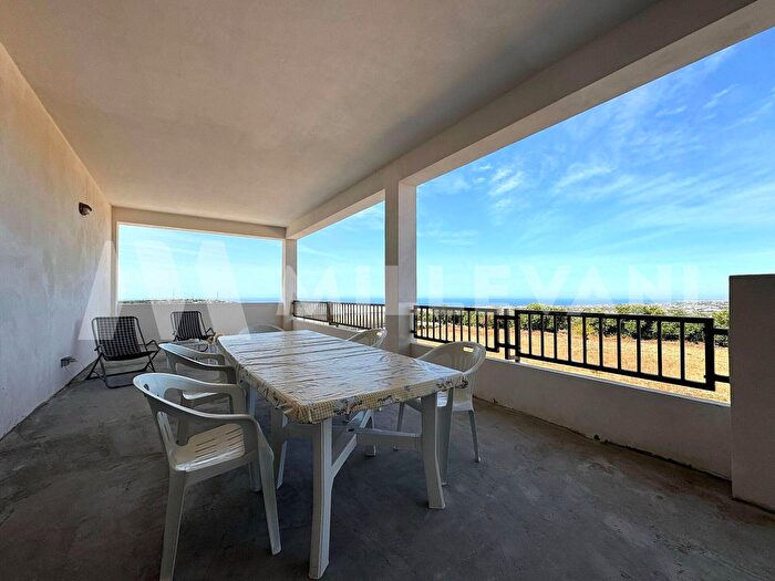 Casa con 10 locali in vendita in Scicli