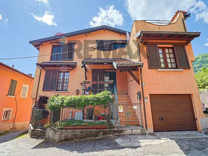 Casa quadrilocale in vendita in Via Nazario Sauro, Cittiglio