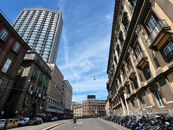 Appartamento bilocale in affitto in Via Medina, Porto Municipio, Napoli