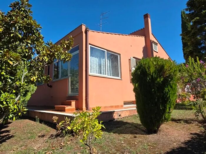 Casa con 7 locali in vendita in Via dell'Aquila, Rignano Flaminio