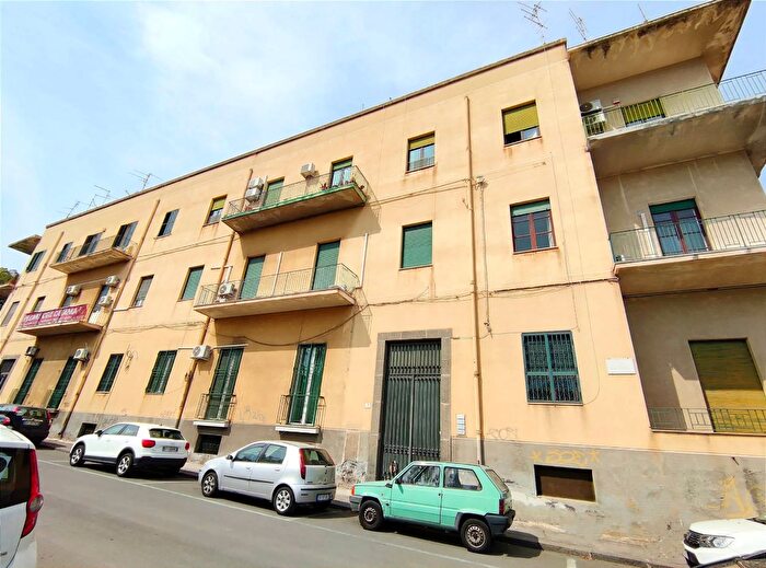 Appartamento con 5 locali in vendita in Via La Spezia, Catania