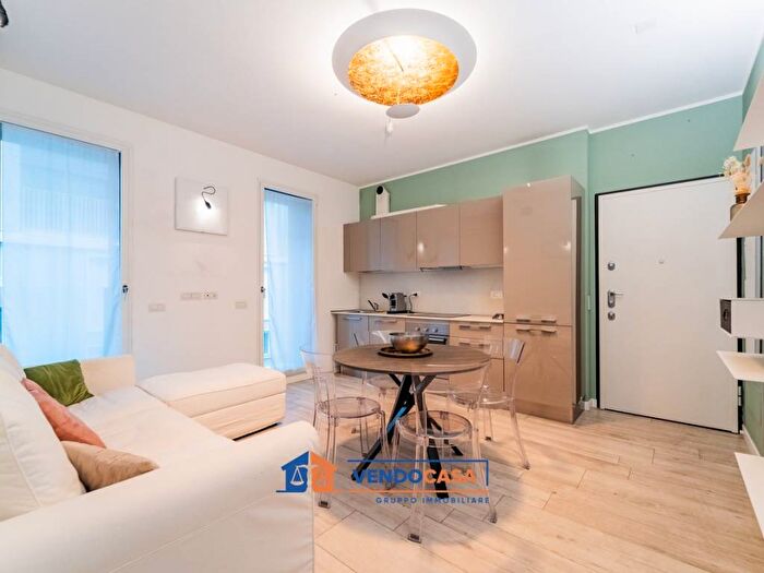 Appartamento bilocale in affitto in Via Aleardo Aleardi, Paolo Sarpi, Milano