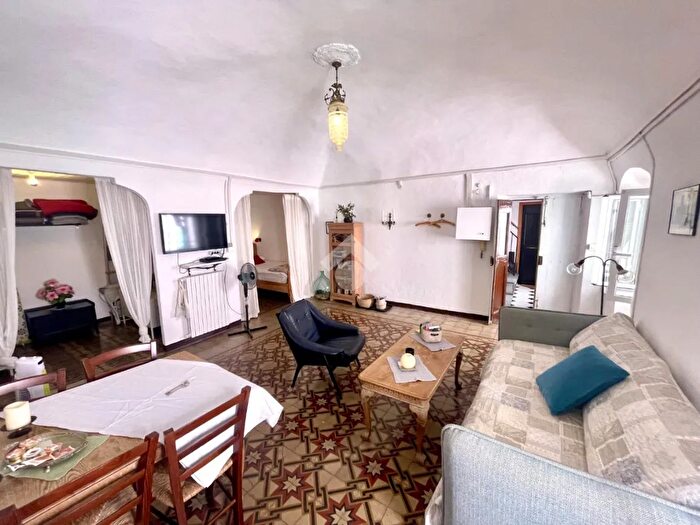 Appartamento trilocale in vendita in Via Castello, Imperia