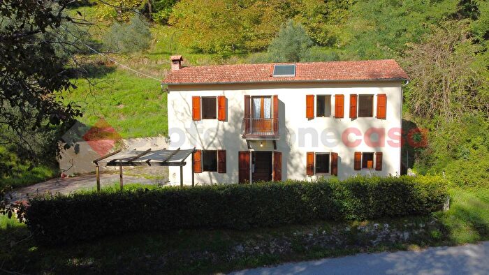 Casa quadrilocale in vendita in Località Cerreto, Bagni Di Lucca