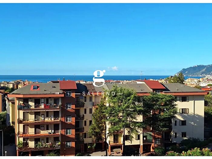 Appartamento con 5 locali in vendita in Via Casarse, Salerno